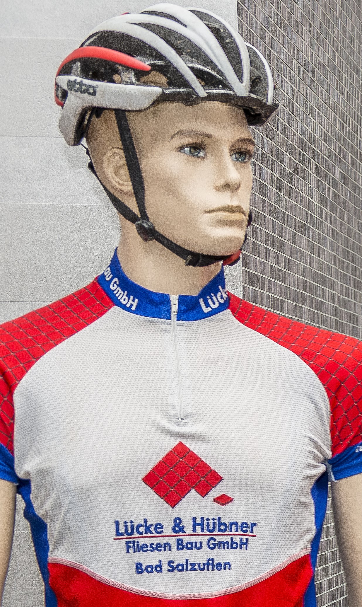 Dummy-Mitarbeiter-Luecke und Huebner Fliesen Bau